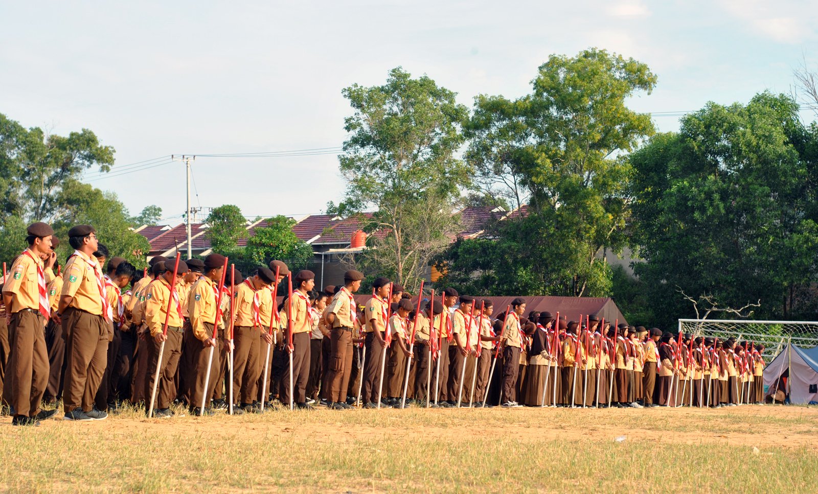 Upacara Jambore Pramuka SAKO SPN di Bumi Perkemahan Lapangan Ponpes Bairuha, Rabu (26/12). Foto: LINES