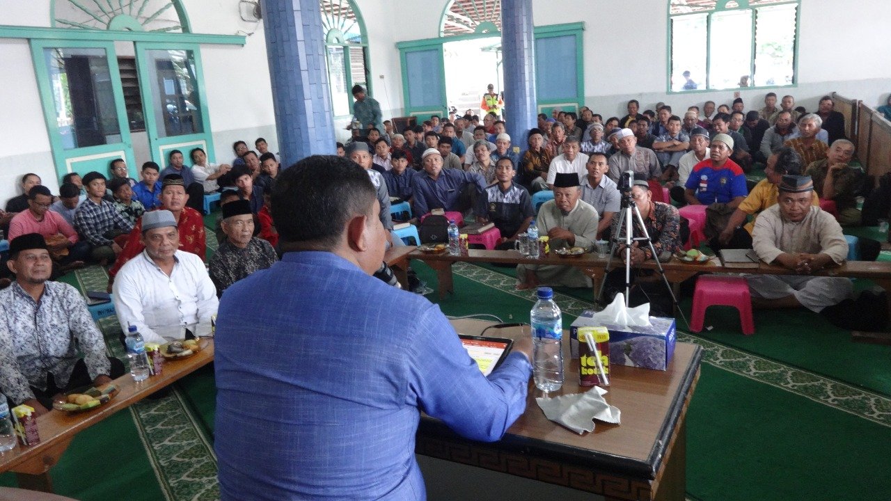 AKP H Sarbini di depan peserta pengajian di Masjid Baitul A'la Sepinggan, Minggu (15/12). Foto: LINES