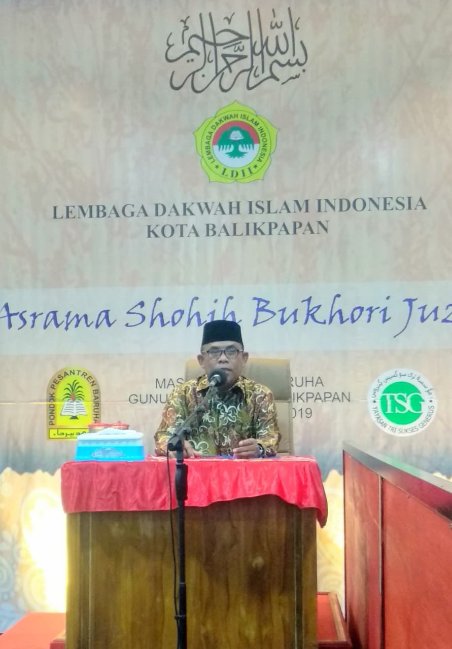 Sekretaris MUI Balikpapan Drs HM Jailani MSi saat menutup pengajian. Foto: LINES