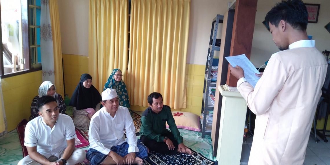H Herry Fathamsyah Ketua LDII Balikpapan menyelenggarakan Salat Idulfitri di rumah saja, Minggu (24/5). Foto: dok. H Herry Fathamsyah