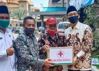 PMI, Pemkab dan Kemenag Berikan Bantuan Alkes pada Ponpes