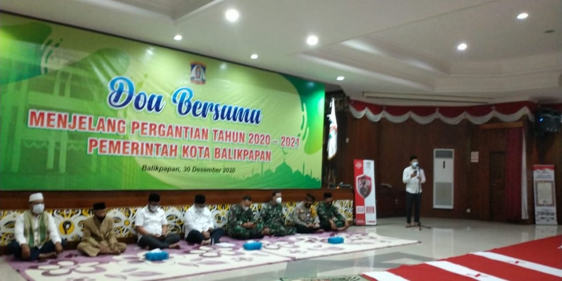 Doa bersama menjelang pergantian tahun 2020-2021 di Auditorium Kantor Wali Kota Balikpapan, Rabu (30/12) petang. Foto: Istimewa