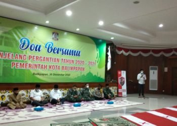 Doa bersama menjelang pergantian tahun 2020-2021 di Auditorium Kantor Wali Kota Balikpapan, Rabu (30/12) petang. Foto: Istimewa