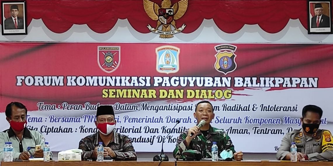 Dari kiri Ketua FKDM Leo Sukoco, Kepala Kantor Kemenag Dr. Sartono, Dandim 0905 I Gusti Agung Putu Sujarnawa, Wakapolresta Sebril Sesa. Foto: Istimewa