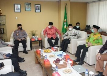 Kapolri Jenderal Pol Listyo Sigit Prabowo melanjutkan silaturahim ke ormas-ormas Islam. Ia mendatangi Kantor DPP Lembaga Dakwah Islam Indonesia (LDII) di Jalan Tentara Pelajar, Patal Senayan, Jakarta Selatan, pada Selasa (9/3/2021).