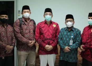 Dari Kanan, H.Asrul Sani (Bendahara LDII), H.A.Johan Marpaung S.Ag, MM (Kepala Kemenag Balikpapan), H.Herry Fathamsyah, SE (Ketua DPD LDII), Ust. Sodiq Isnadi (Ust TSG & Bairuha), Hamdani Sodiq (Sek YYS Bairuha), Kamis 01 Juli 2021.
