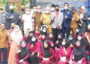 Kelompok Sadar Wisata (POKDARWIS) Pantai Cemara Manggar Baru Kecamatan Balikpapan Timur yang baru diresmikan, Senin (10/1). Foto: Istimewa