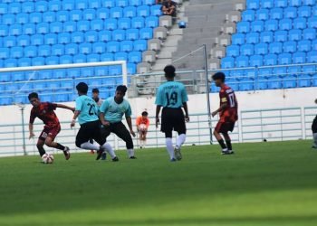 Kesebelasan Ponpes Bairuha saat berlaga dengan Ponpes As Shuffah pada Pembukaan Liga Satri 2022 di Stadion Batakan Balikpapan, Senin (20/6). Foto: Istimewa