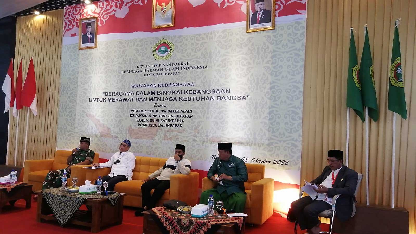 Dialog Wawasan Kebangsaan oleh empat narasumber dari antara lain Kepala Kesbangpol Adwar Skenda, Kodim 0905 M. Irham, Kejari Ali Mustafa, dan Polresta Kompol Sarbini. Foto: LINES