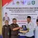 Narasumber Kejari menerima cenderamata dari pengurus LDII Kab. Kotawaringin Timur Kalimantan Tengah. Dok. LINES