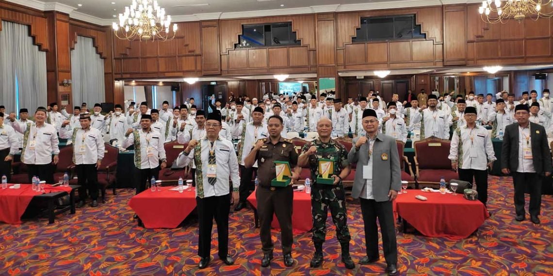 Ketua DPD LDII Balikpapan H. Herry Fathamsyah, Kasi Intelijen Kejari Ali Mustofa, S.H, Danramil Balikpapan Barat Mayor Inf. Mohammad Salim, S.H dan Ketua DPW LDII Kalimantan Timur Prof. Dr. Ir. Krishna Purnawan Candra, M.S. Foto: LINES