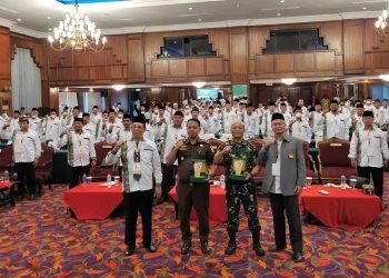 Ketua DPD LDII Balikpapan H. Herry Fathamsyah, Kasi Intelijen Kejari Ali Mustofa, S.H, Danramil Balikpapan Barat Mayor Inf. Mohammad Salim, S.H dan Ketua DPW LDII Kalimantan Timur Prof. Dr. Ir. Krishna Purnawan Candra, M.S. Foto: LINES