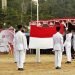 Upacara pengibaran bendera merah putih dalam rangka peringatan HUT ke-78 RI di Lapangan Ponpes Bairuha Balikpapan, Kamis (17/8). Foto: Sadam/LINES