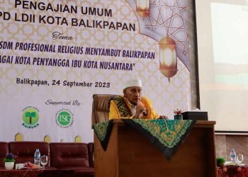 Ketua Umum Majelis Ulama Indonesia (MUI) Kota Balikpapan Habib Mahdar Abu Bakar Al Qadri MA saat mengawali sambutan dalam pengajian LDII yang berlangsung di Masjid Luhur Bairuha Ponpes Bairuha, Minggu (24/9) pagi. Foto: LINES Balikpapan