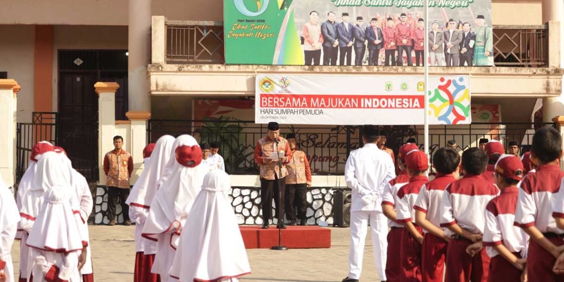 Pembina Upacara HSP 2023 H. Munawar Cholil. Foto: KIM/Ponpes Bairuha