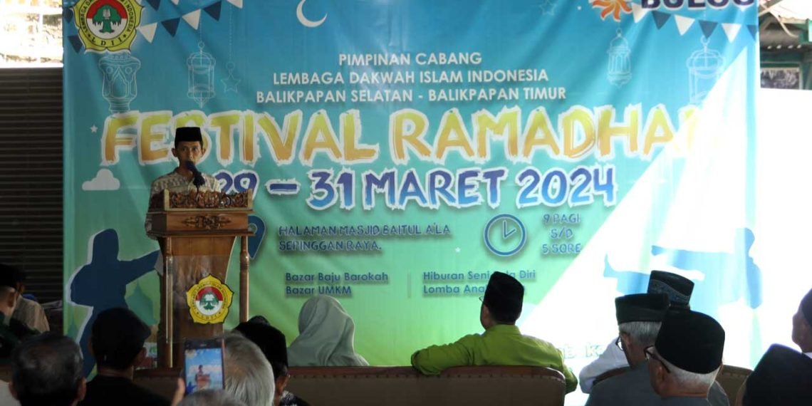 H. Komar perwakilan Camat Balikpapan Selatan saat memberikan sambutan pada Festival Ramadan 2024 yang digelar PC LDII Balikpapan Selatan dan Balikpapan Timur, Sabtu (30/3). Foto: Sadam/LINES