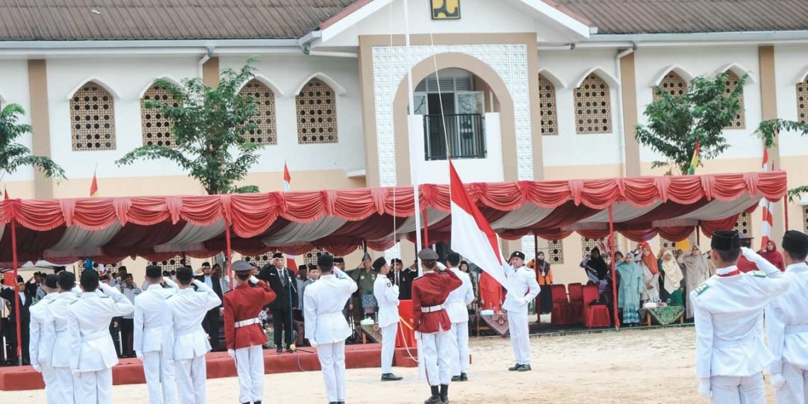 Peringatan Detik-detik Proklamasi Kemerdekaan ke-79 RI di Lapangan Ponpes Bairuha, Sabtu (17/8). Foto: Ari.