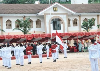 Peringatan Detik-detik Proklamasi Kemerdekaan ke-79 RI di Lapangan Ponpes Bairuha, Sabtu (17/8). Foto: Ari.