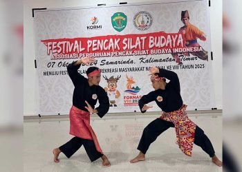 Keenan Daryl Falah dan M. Akbar Rofian Danu, keduanya meraih juara dalam Festival Silat Budaya 2024, yang digelar di Aula Dispora Provinsi Kalimantan Timur di Samarinda, Senin (7/10). Foto: Istimewa