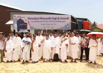 Pemuda LDII menjalani manasik haji dan umarah di lapangan Pones Bairuha, Minggu (29/9). Foto: Sadam/LINES
