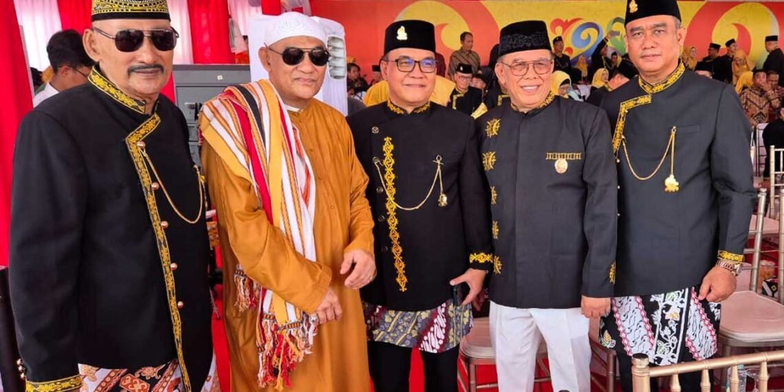 H. Herry Fathamsyah (dua dari kanan) bersama calon Wawali Bagus Susetyo, Ketum MUI Habib Mahdar serta pejabat dan tokoh lainnya. Foto: Istimewa