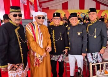 H. Herry Fathamsyah (dua dari kanan) bersama calon Wawali Bagus Susetyo, Ketum MUI Habib Mahdar serta pejabat dan tokoh lainnya. Foto: Istimewa