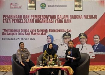 Dua orang narasumber, antara lain AKBP Windia Nugraha, S.H., M.H., Kasubdit Binpolmas Ditbinmas Polda Kaltim dan Dr. Suryaningsi, M.H., seorang akademisi dari Universitas Mulawarman. Foto: Istimewa