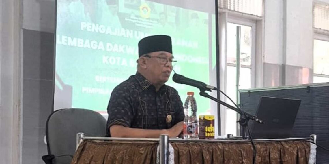 Ketua DPD LDII Kota Balikpapan H. Herry Fathamsyah bersama dengan para ulama, mengajak warga LDII bijak bermedia sosial. Foto: LINES