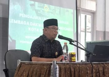 Ketua DPD LDII Kota Balikpapan H. Herry Fathamsyah bersama dengan para ulama, mengajak warga LDII bijak bermedia sosial. Foto: LINES