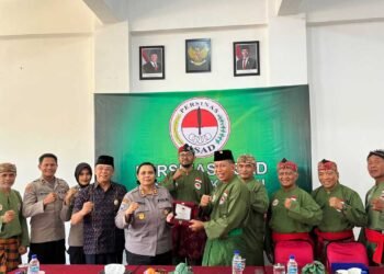 Kunjungan Dirbinmas Polda Kaltim yang diwakili oleh AKBP Windia Nugraha, S.H., M.H., selaku Kasubdit Binpolmas Polda Kaltim, yang diterima langsung oleh jajaran pengurus PERSINAS ASAD, Rabu (5/2), di Sekretariat PERSINAS ASAD Kota Balikpapan, Kompleks Pondok Pesantren Bairuha. Foto: LINES