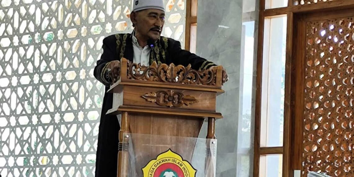 Ketua Umum MUI Balikpapan Habib Mahdar memberikan sambutan.
