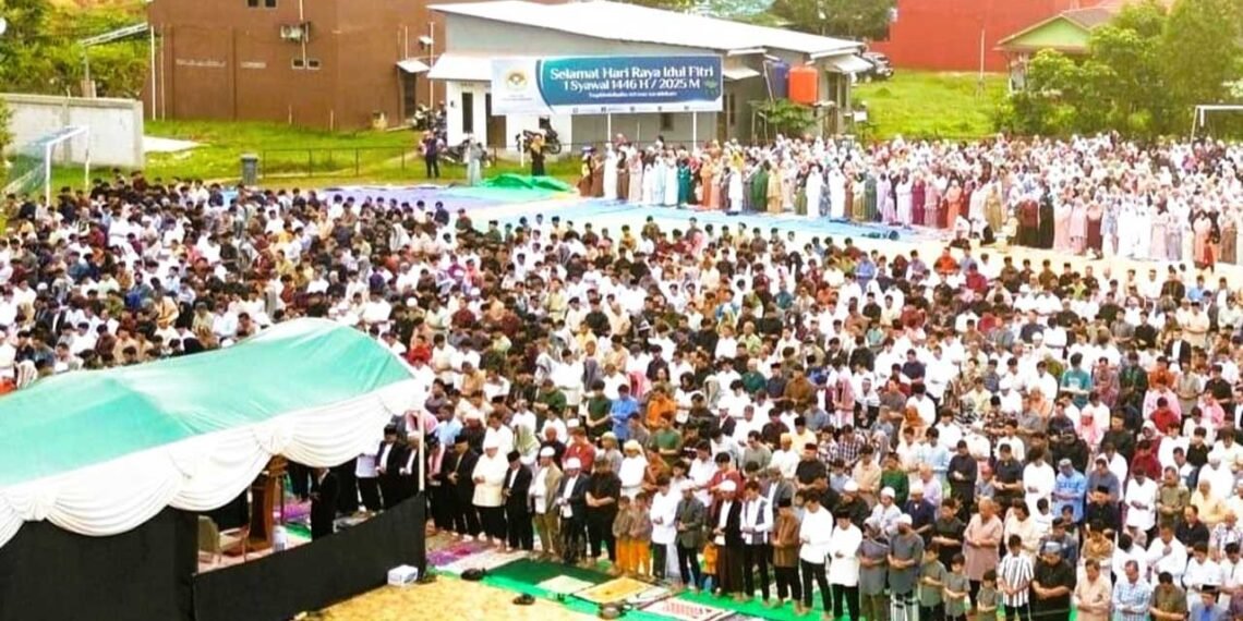 Pelaksanaan Salat Idulfitri 1 Syawal 1446 H/ Senin, 31 Maret 2025 yang berlangsung di Lap. Ponpes Bairuha. Foto: Sdm/LINES
