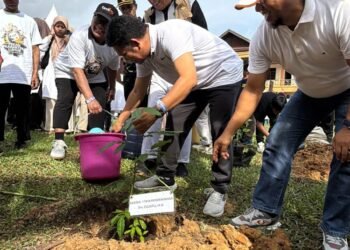 Penghijauan Ponpes Bairuha: LDII dan Pemkot Balikpapan Tanam Karakter Peduli Lingkungan