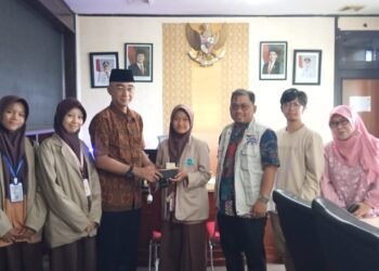 Ketua PAC LDII Gunung Sari Ulu Dampingi Penerapan Inovasi TTG Karya Siswi SMP IT Tri Sukses Generus